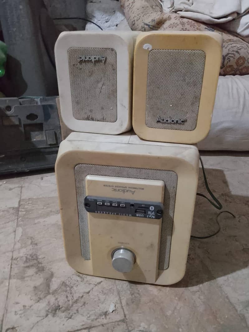 Bluetooth boffer speakers 0
