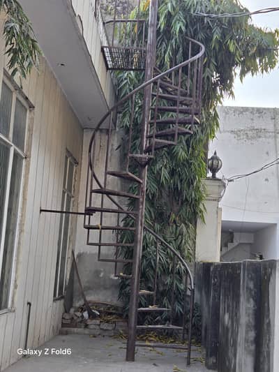 Spiral stairs in good condition