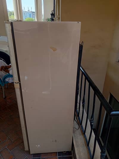 bahot hi achi fridge he koi kişi qism Ka masla ni he