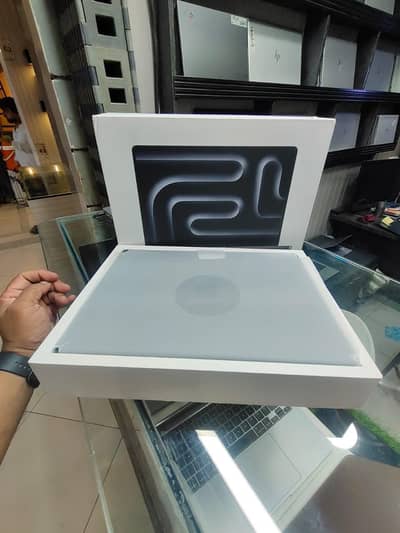 Apple Macbook Pro  14-inch  M4 Max  (Slightly Used)