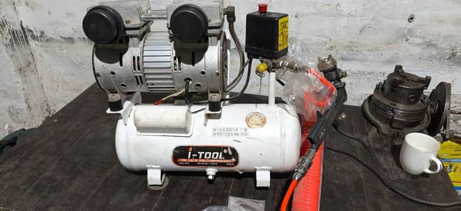 I-TOOL Oil-Less Air Compressor - 550W
