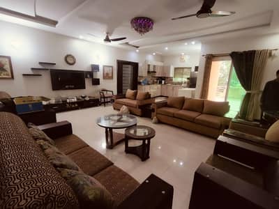 Gulberg 2 Bedrooms Fully Furnished Flat For Rent