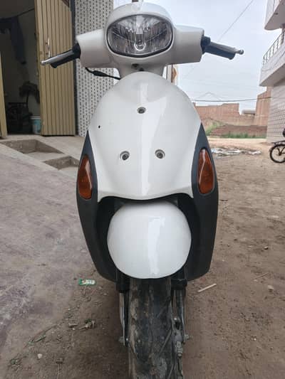 Suzuki Let's 4 scooter