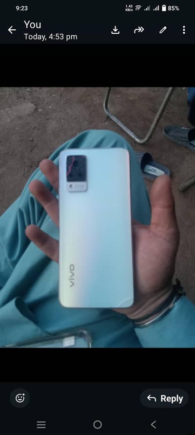 8 plus 4 128 exchange Karna hay  mobile plus charger