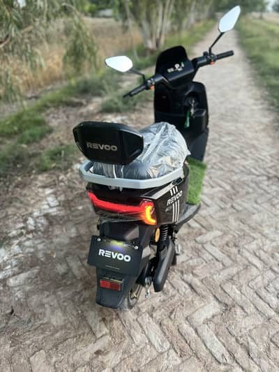Revoo A12 All Okay Ful new zero condition 80/90km krti hai 49 speed he