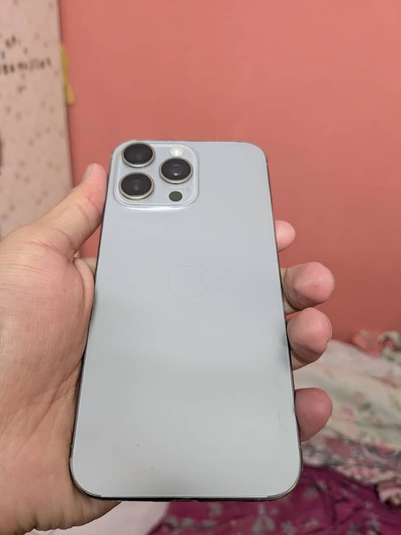 Iphone 15 pro max 3