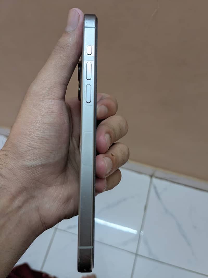 Iphone 15 pro max 6