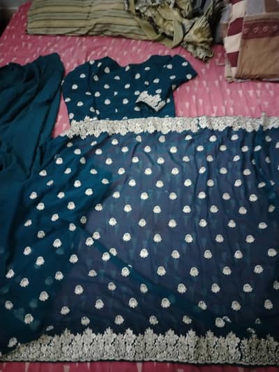 yai mari saree hai min ny kapra lyky isko khud stach krwaya