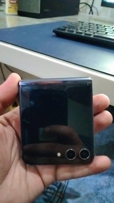 Samsung X Fold 5 brand new with box Dubai se lia tha