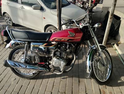 Honda 125 self start new condition  10/10