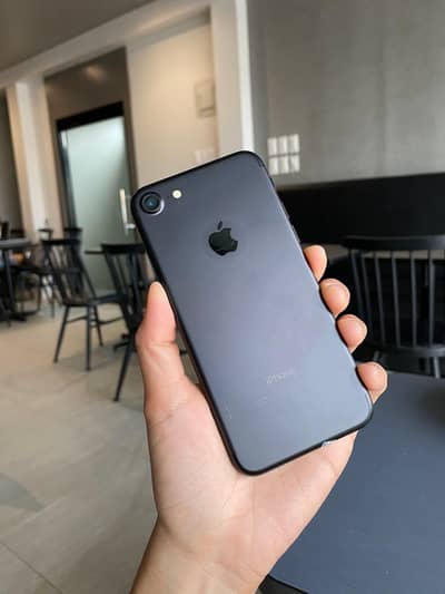 iPhone 7 PTA approved with box my WhatsApp number 03373250418