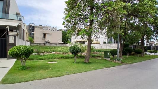 1 kanal plot excellent location DHA Phase 8 W block