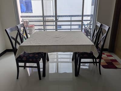 dinning table with 4 chairs