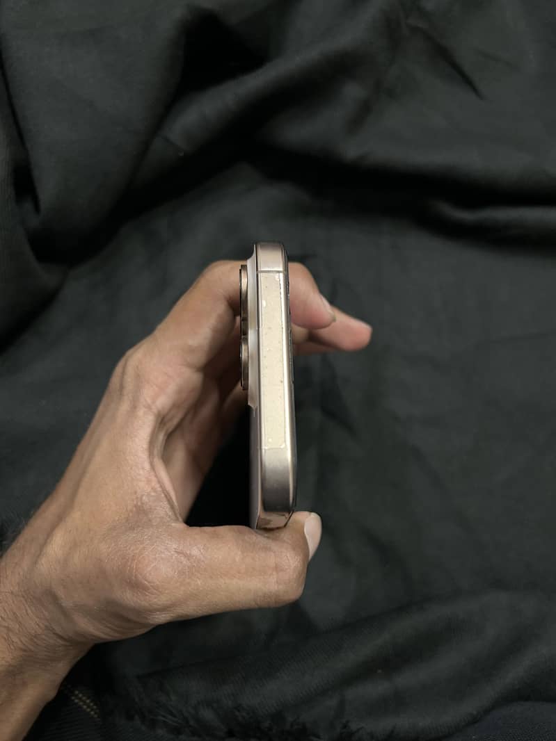 iPhone 16 pro max 3