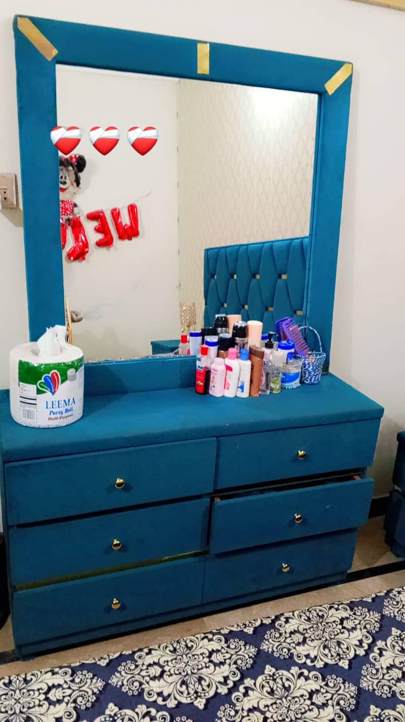 Bed, dressing and Side table set 2