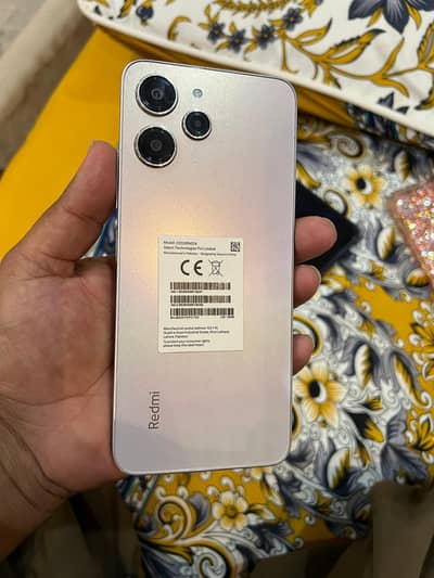 redme 12 memory 128 gb used just new