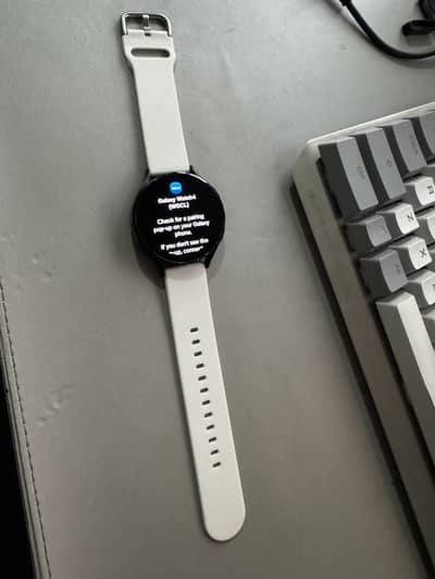Galaxy smart watch 4 44Mm with box and extra straps