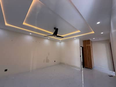 10 Marla Brand New upper portion with Gas