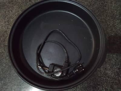 Electric Pizza Pan - 10/10 Condition (Hardly Used)