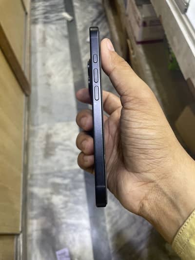 Iphone 16 jv battery haelth 94% water pack condition 10/10