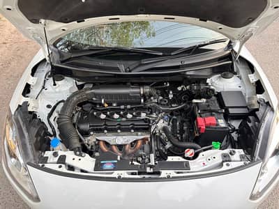 B2B jnwn low millage as like brand new car