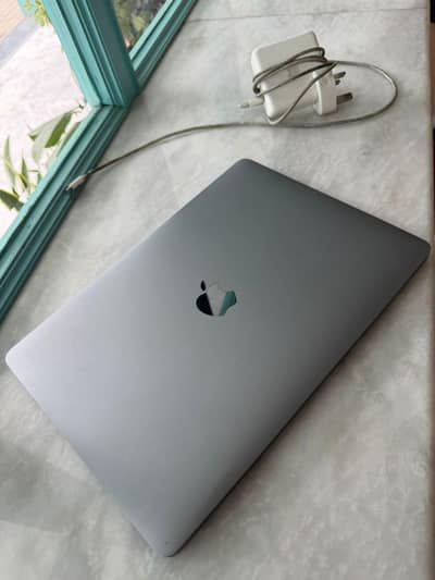 MacBook Pro 13-inch 2016 Four Thunderbolt 3 Ports