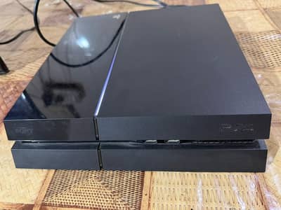 Ps4 Fat edition 500gb with 2 controller.