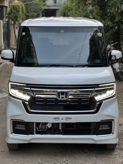 Honda N Box Custom Full Option