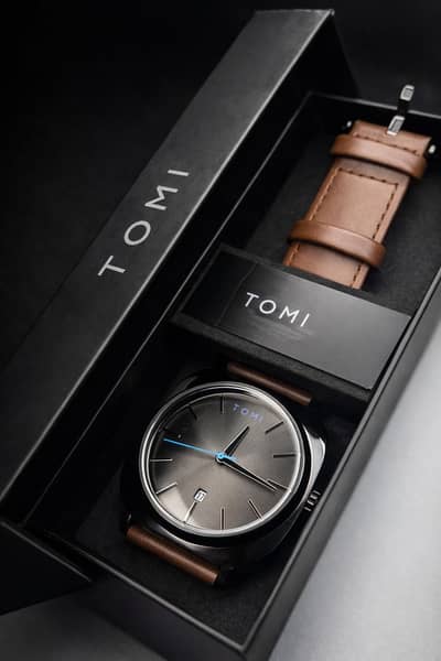 a men's wearing acasare