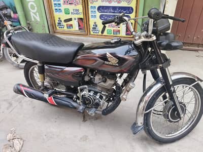 Honda 125 Black Colour