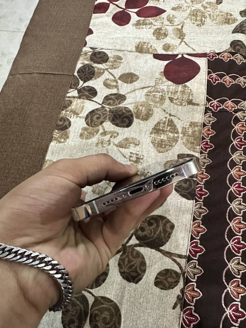 Iphone 12 pro max 2