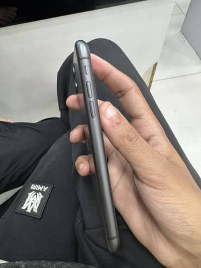 Iphone 11 exchange possible  jv hai 64gb black color panel change ha