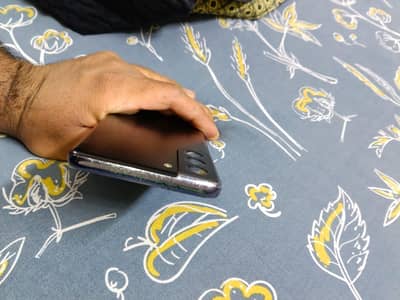 Samsung Galaxy S21 5G available for sale.