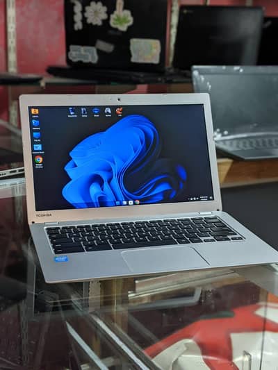 Toshiba windows 11 Chromebook 16gb storage big display 13.3 inch's