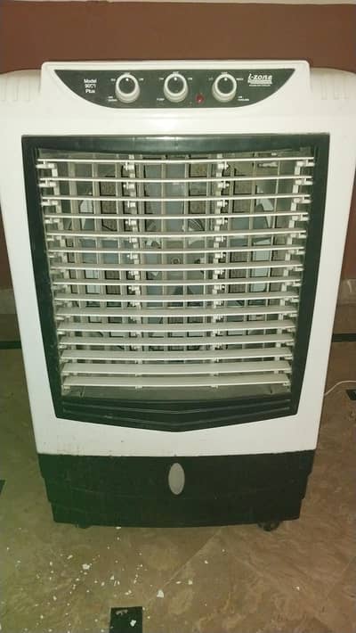 I zone 9000 plus model room coller