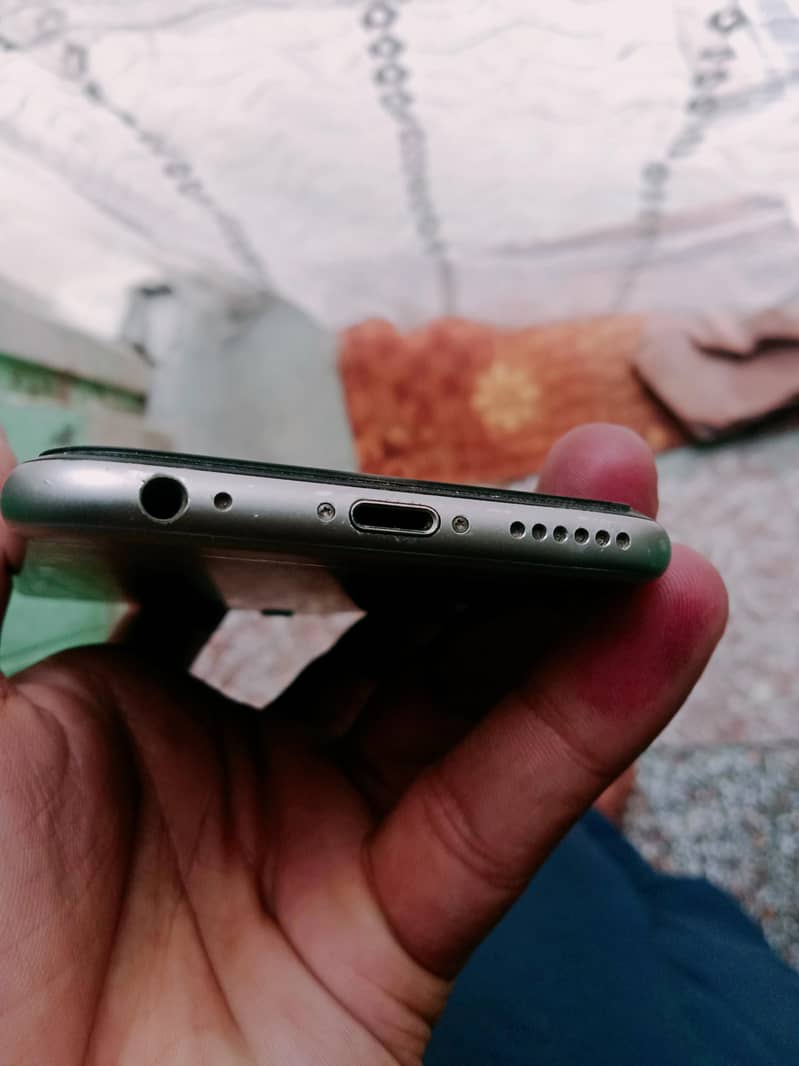 iPhone 0