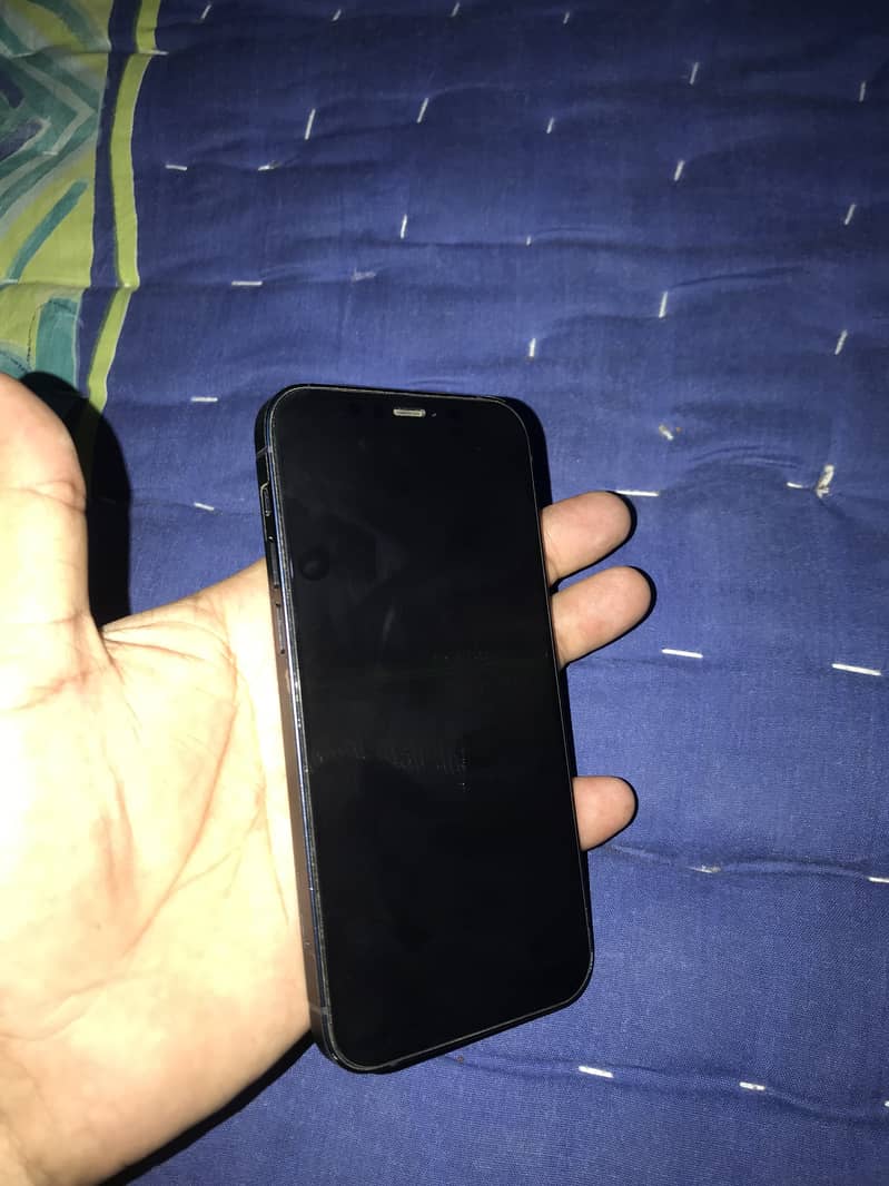 Apple iPhone 12 4