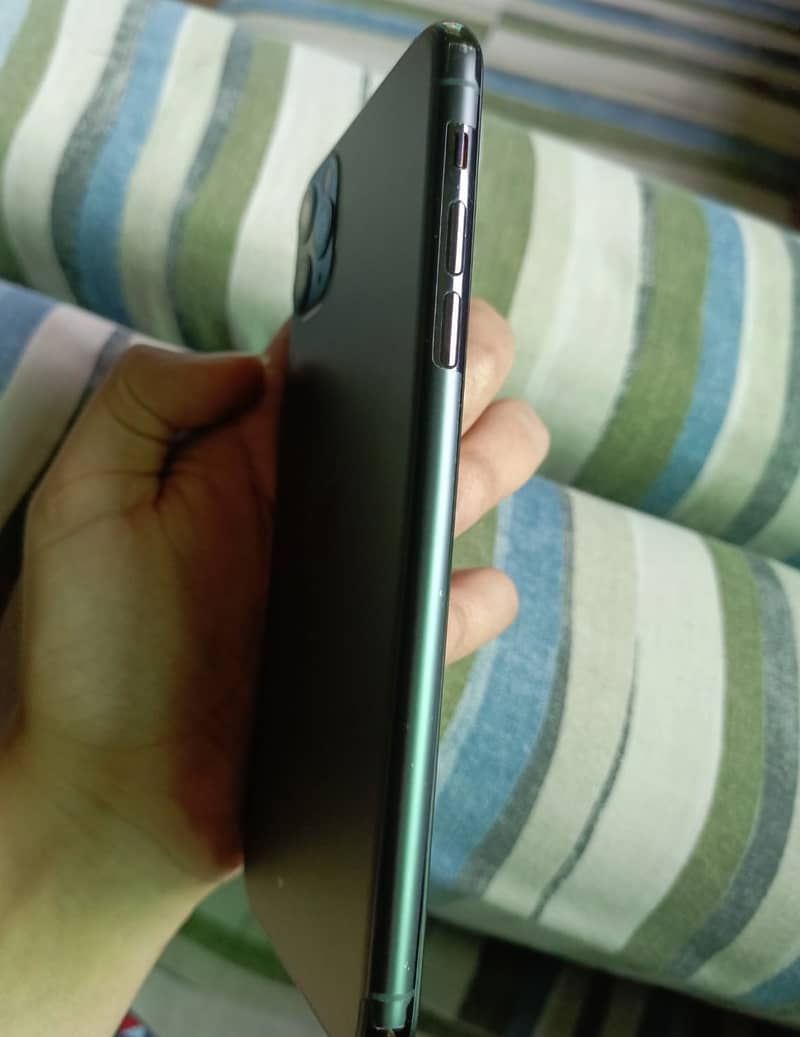 Apple iPhone 11 Pro Max 2