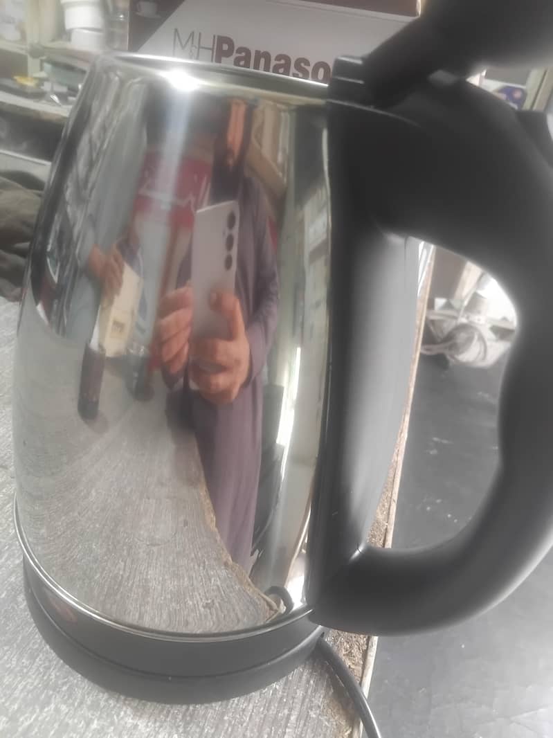 Electric kettle 8