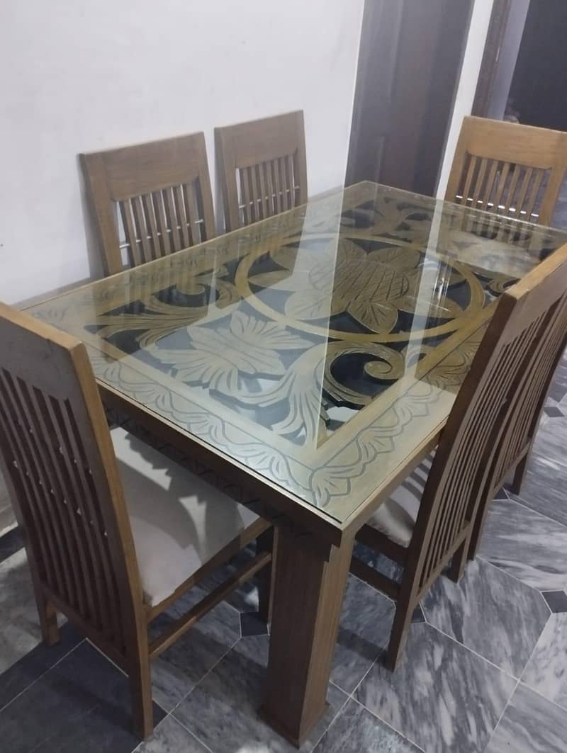 Dining table 0