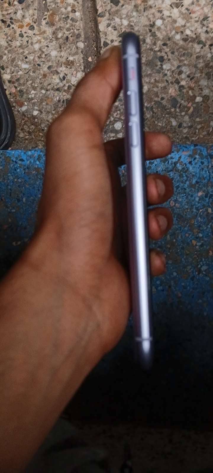 iPhone 11 3
