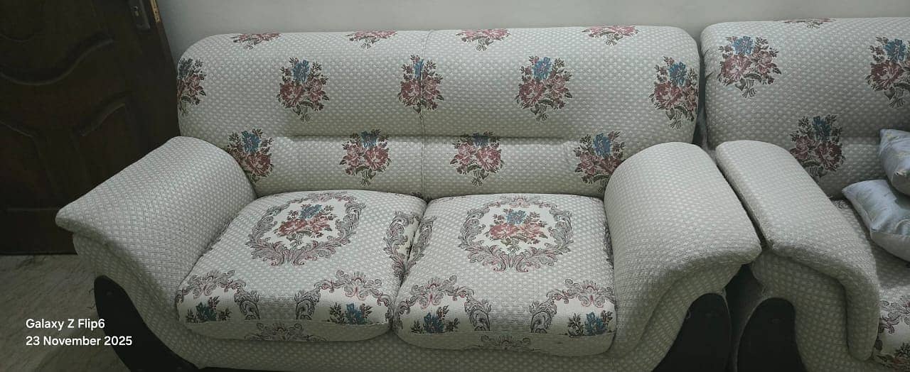 SOFA 7 SEATER 1