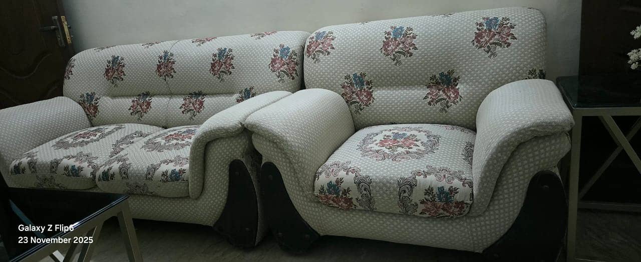 SOFA 7 SEATER 3