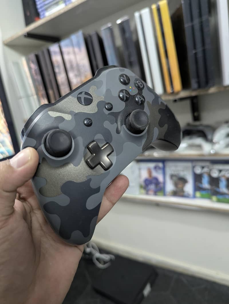 Xbox original controllers - Gaming Consoles - 1113396991