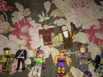 Roblox figures
