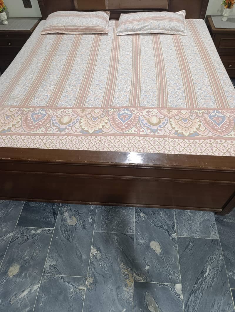 King size bed 3
