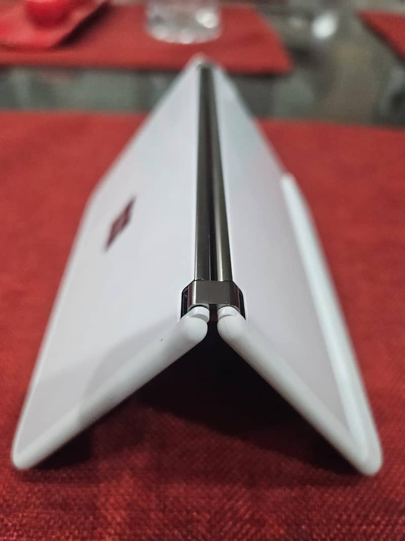 Microsoft Surface Duo 1