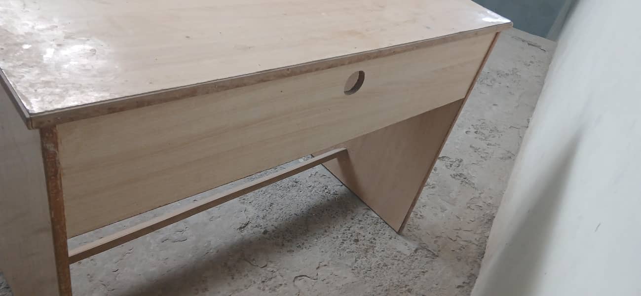 Computer Table 4