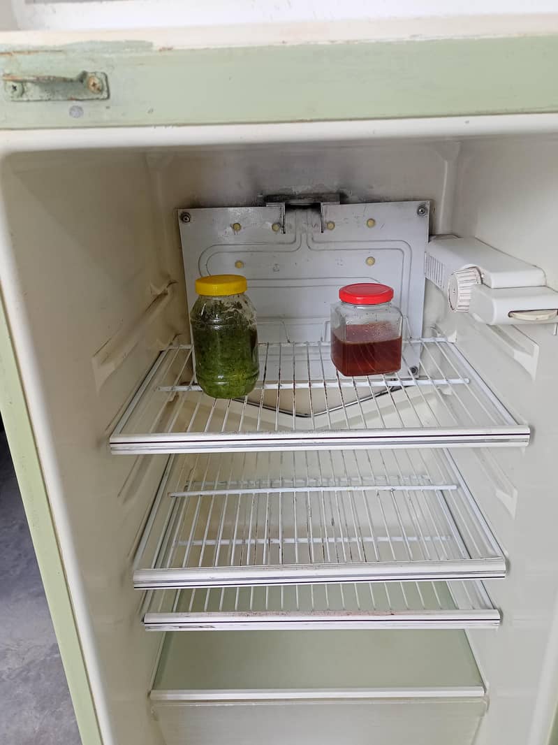 Refrigerator 0