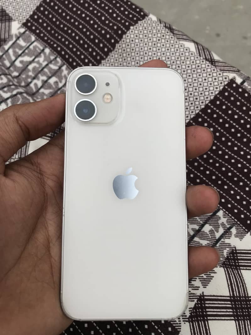 iPhone 12 mini 0